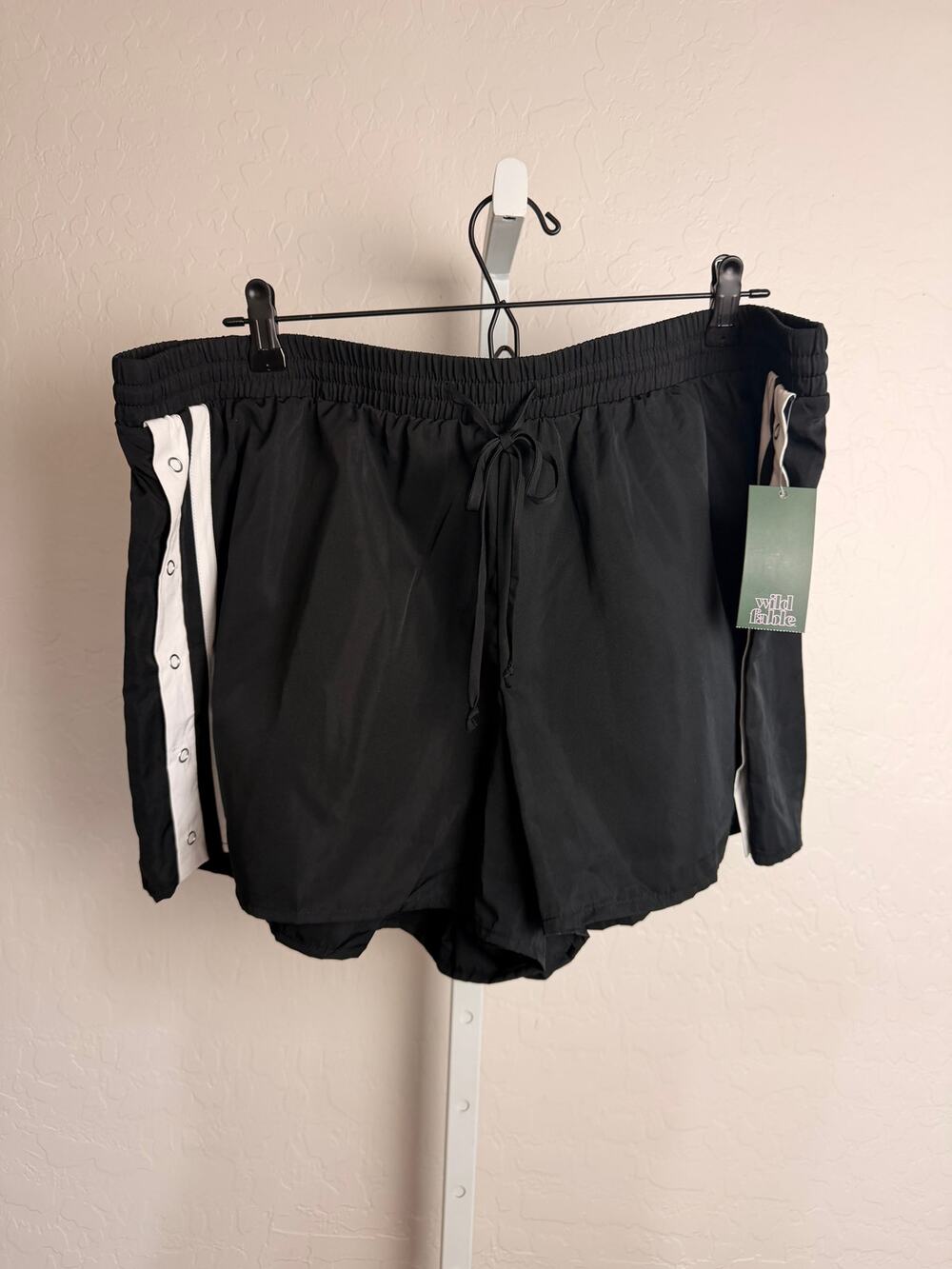Wild Fable Women’s Black Snap Side Athletic Running Shorts XXL NWT